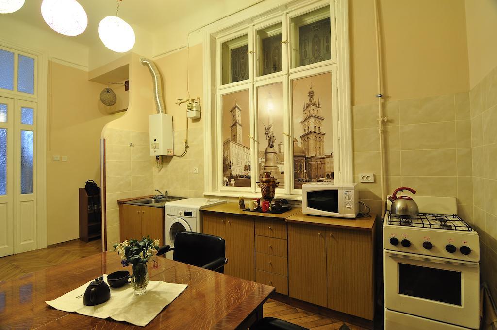 Voyager Hostel Lviv Eksteriør billede